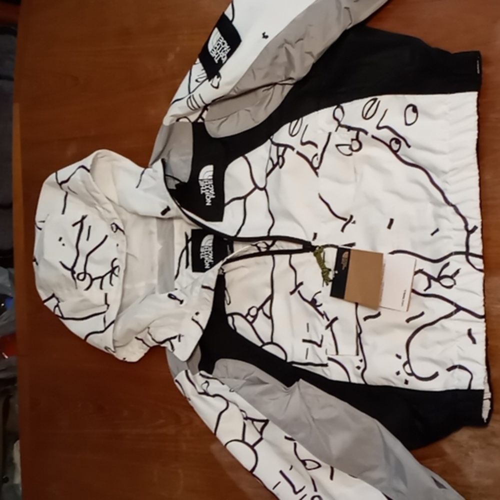 WOMENS NORTHFACE WINDBREAKER